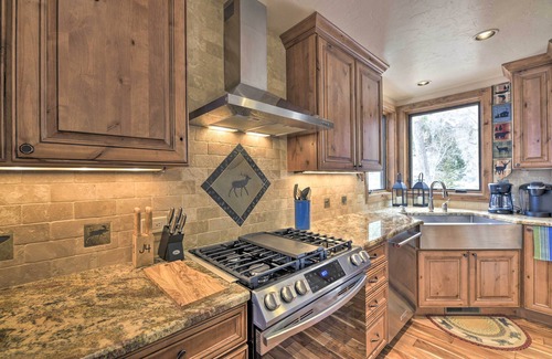 Ouray House | Updated Mtn Home w/Deck on Uncompahgre River