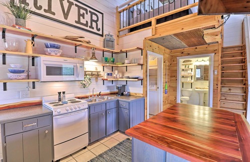 Mountain View Apartment | Updated Mtn View Studio w/Loft - Near River!