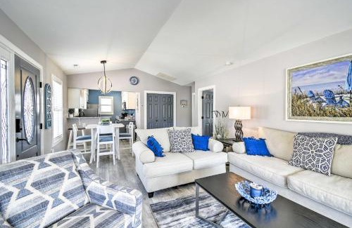 Myrtle Beach House | Updated Myrtle Beach Cottage with Shared Pool!