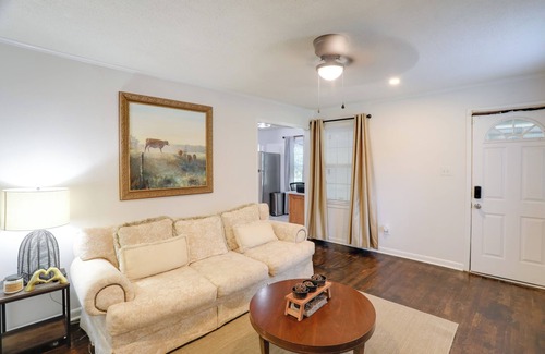 Greenwood Cottage | Updated North Greenwood Cottage < 1 Mi to Dtwn!