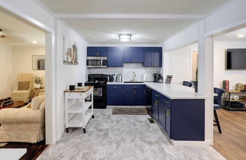 Greenwood Cottage | Updated North Greenwood Cottage < 1 Mi to Dtwn!