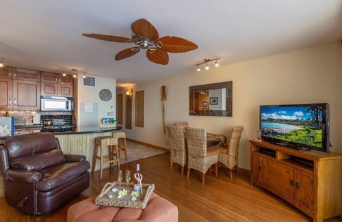Kihei Apartment | Updated oceanfront gem @ Sugar Beach Resort, Central AC, NO Booking fees!n