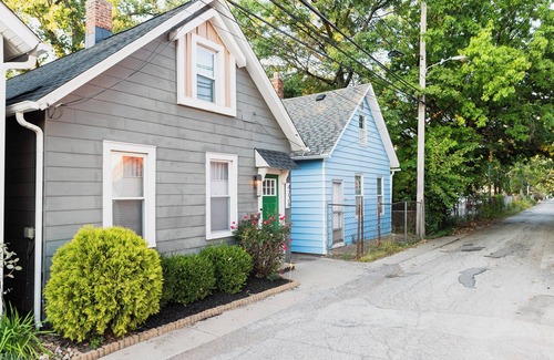 Detroit - Shoreway Cottage | Updated Ohio City 2 Bedroom Cottage with Firepit in Cleveland