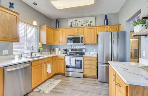McArdle Condo | Updated Omaha Condo - 15 Miles to Downtown!