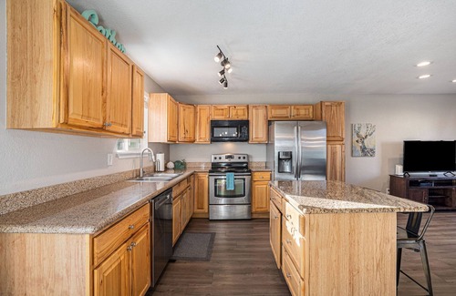 Castle Rock House | Updated, Open 3 bedroom at the Foot of the Rock!