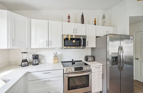 Silver Sands House | Updated Panama City Home w/Deck - Walk to Beach!