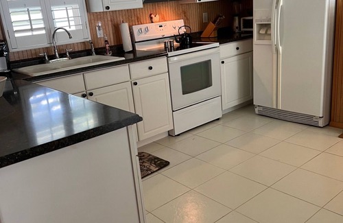 Crystal River House | Updated peaceful mobile home In Adult Mobile Home Park great location