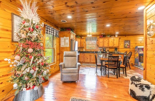 Gatlinburg - Pigeon Forge Cabin | ⭐️⛰Updated Premium Cabin w/View ~Wears Valley(Close to Pigeon Forge/Gatlinburg)