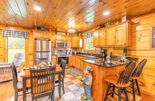Gatlinburg - Pigeon Forge Cabin | ⭐️⛰Updated Premium Cabin w/View ~Wears Valley(Close to Pigeon Forge/Gatlinburg)