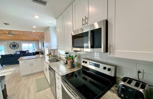 Morgantown House | Updated private home w/views, pools & dogs ok!