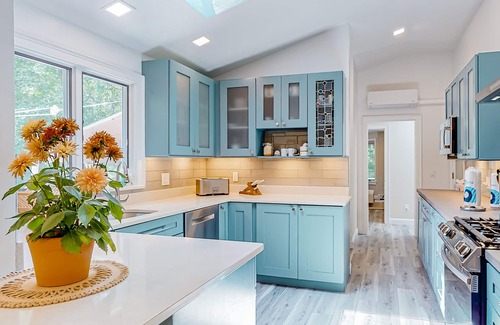 Monument Beach House | Updated ranch house with amazing deck & yard - 1 mile to the beach