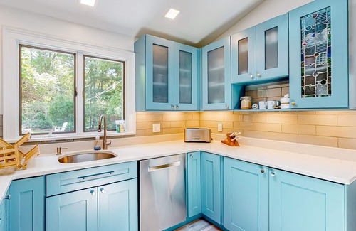 Monument Beach House | Updated ranch house with amazing deck & yard - 1 mile to the beach