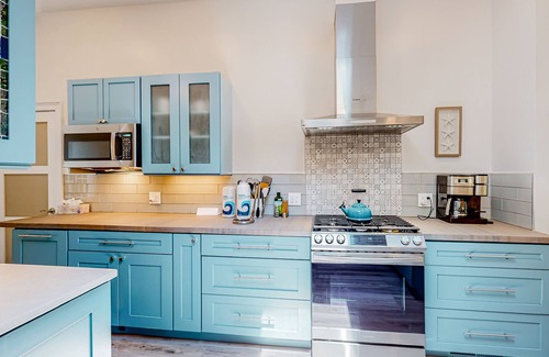 Monument Beach House | Updated ranch house with amazing deck & yard - 1 mile to the beach