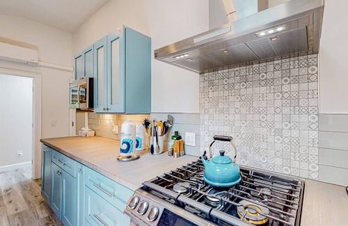 Monument Beach House | Updated ranch house with amazing deck & yard - 1 mile to the beach