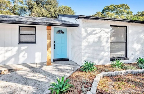 Tampa House | Updated Ranch near Airport & easy access to Beaches