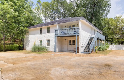 Talladega Apartment | Updated Rental < 15 Mi to Talladega Superspeedway!