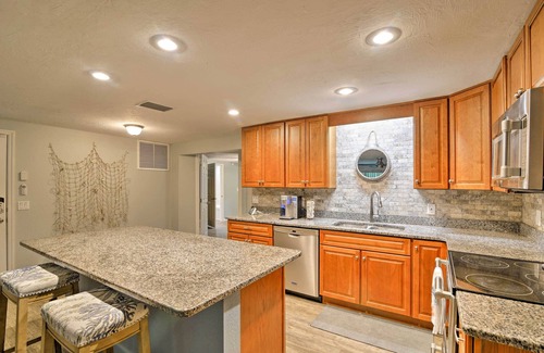 Yankeetown House | Updated Rustic Yankeetown Home w/Lanai & Dock