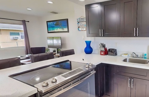 Hallandale Beach House | Updated, single-level duplex with central AC, private W/D, & central location