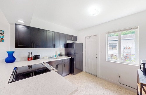 Hallandale Beach House | Updated, single-level duplex with central AC, private W/D, & central location