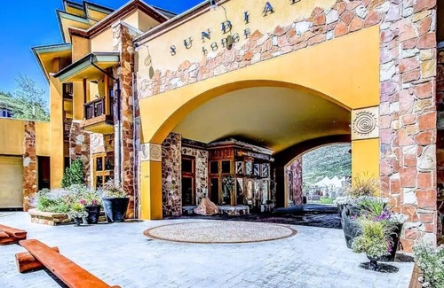 Park City Apartment | Updated ski in ski out, Sundial, 150 feet to red pine gondola