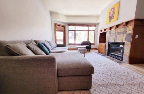 Park City Apartment | Updated ski in ski out, Sundial, 150 feet to red pine gondola