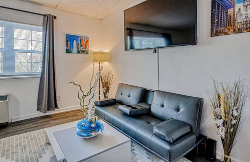 Surfside Beach Condo | Updated studio with WiFi, full kitchen, onsite pool and tennis courts