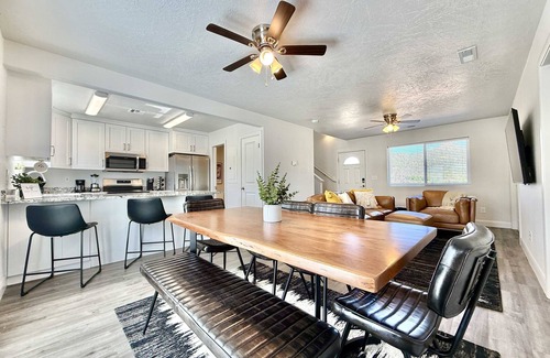 Glendale House | Updated townhouse just minutes from Zion with hot tub