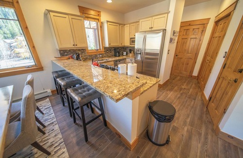 Keystone House | Updated Townhouse, Outdoor Pool & Hot Tubs Onsite