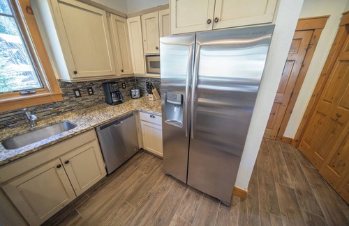 Keystone House | Updated Townhouse, Outdoor Pool & Hot Tubs Onsite