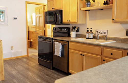 Hayward Cabin | Updated, Tranquil Retreat on Round Lake - 3 Bed, 3 Bath with Sleeping Loft