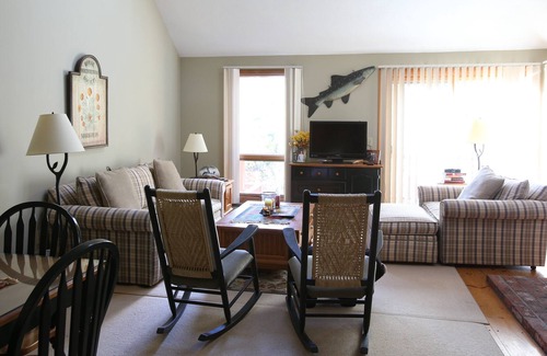 Grantham Condo | Updated two bedroom condo in the South Shore Heights of Eastman.