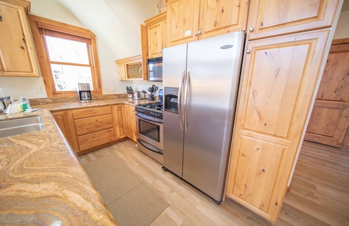 Keystone House | Updated Unit, Gorgeous Mountain View!