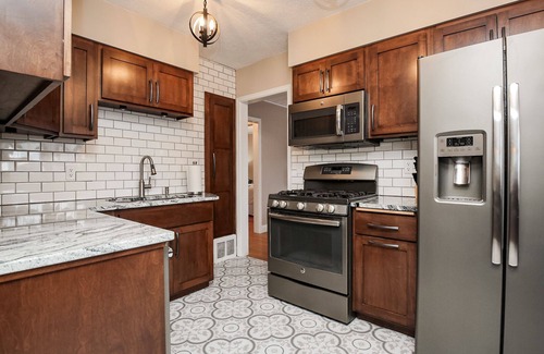 Sioux Falls House | Updated vintage style cottage near McKennan Park & next to Avera