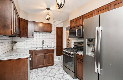 Sioux Falls House | Updated vintage style cottage near McKennan Park & next to Avera