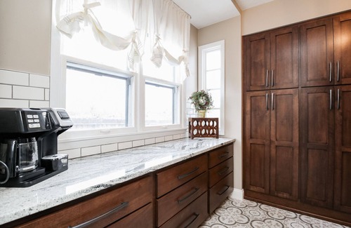 Sioux Falls House | Updated vintage style cottage near McKennan Park & next to Avera