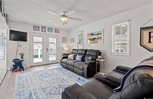 Myrtle Beach Cottage | UPDATED WITH CART DOGS <20 LBS CONSIDERED SITE 5518 SANDLAPPER LN.