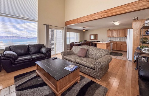Harbor Village Villa | Updated Yacht Drive Town Home 952 # 1 (Free Wi-Fi)