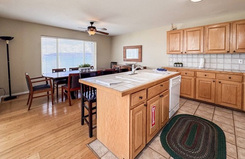 Harbor Village Villa | Updated Yacht Drive Town Home 952 # 1 (Free Wi-Fi)