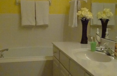 West Melbourne House | Upgraded!, Affordable, Quiet, Relaxing, Close to the beach in Sunshine State