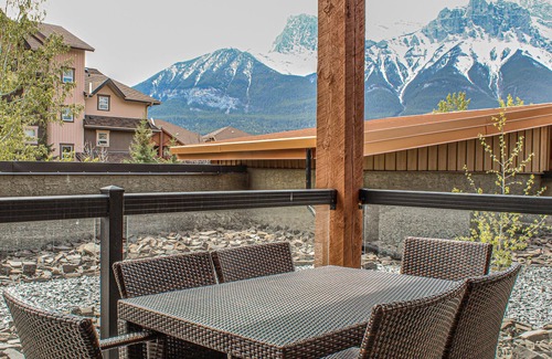 Canmore Condo | Upgraded Cozy 3 Bdrm Corner Suite, Great Mountain Views, Resort and Spa