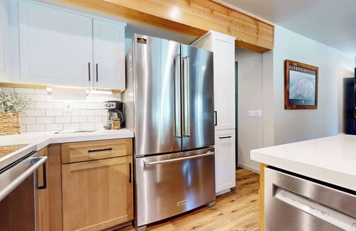 Majestic Pines Condo | Upgraded End Unit & Balcony. Near the Sierra Star Golf Course. On-site Pool!