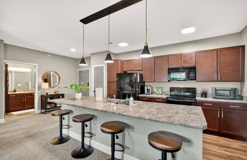 West Des Moines Apartment | Upgraded | Garage | Balcony | Resort Amenities
