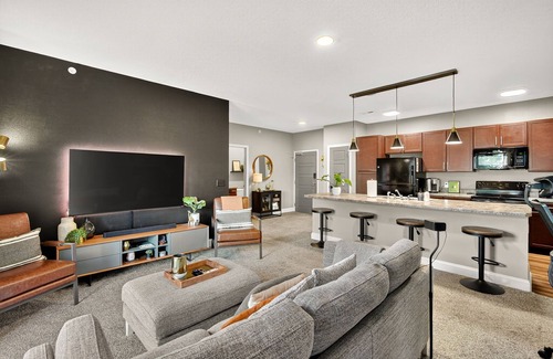 West Des Moines Apartment | Upgraded | Garage | Balcony | Resort Amenities