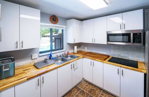 Survey Creek Condo | Upgraded Lux Retreat in CoconutCreek w/HotTub&Pool