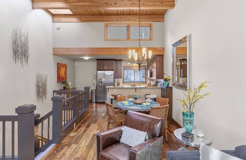 Telluride Condo | UPGRADES IN PROGRESS TIL 12/15. Decorator 2B/2B Steps f/Town Park; deck, FP