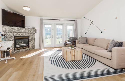 Lethbridge Condo | Upper 2 bed/2 bath Condo on Paradise Golf Course