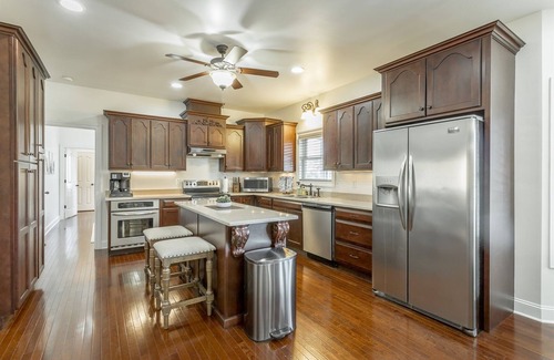 Chattanooga House | Upper and Lower Cove | Large Main Home on the Tennessee River! | 4 Bed, 3.5 Bath