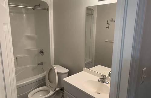 Thorold Apartment | Upper Apartment - Short Term Stays - Near Niagara Falls, Canada
