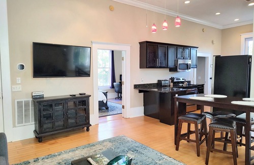 Cuyler - Brownsville Condo | Upper Deck: Charming Modern 2nd floor 2bdrm condo in Starland area of Savannah.