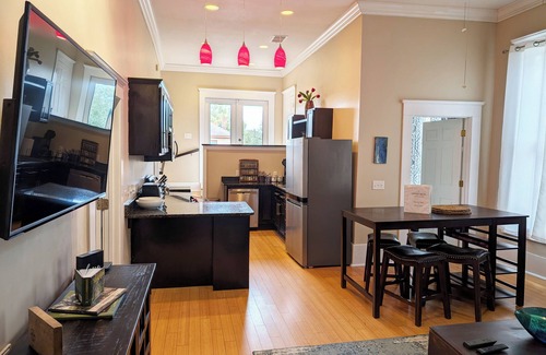 Cuyler - Brownsville Condo | Upper Deck: Charming Modern 2nd floor 2bdrm condo in Starland area of Savannah.